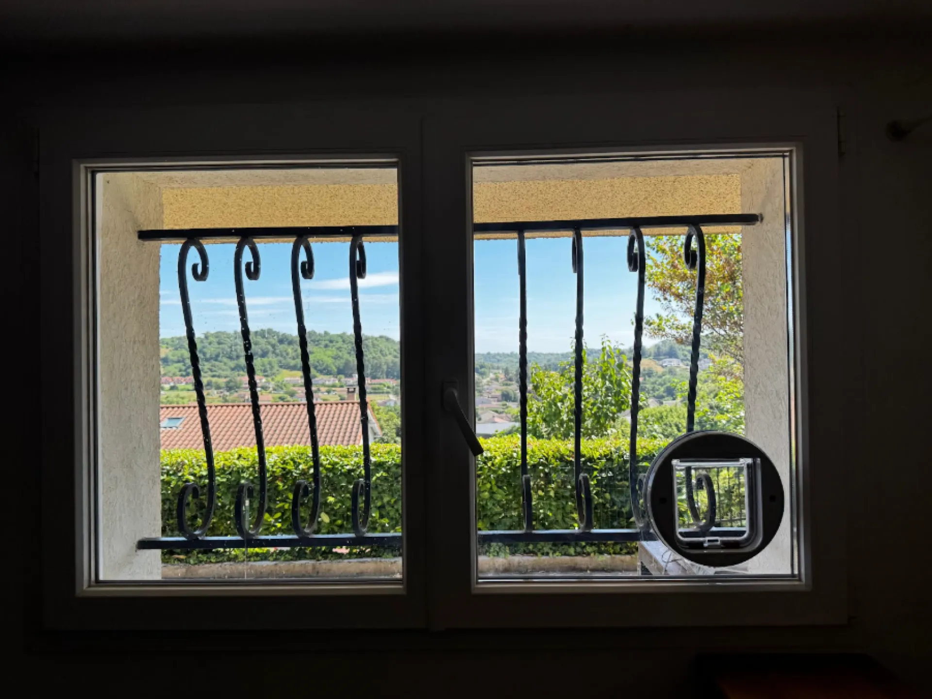 Remplacement d’un double vitrage par un double vitrage avec trou de chatière à Montluel dans l’Ain