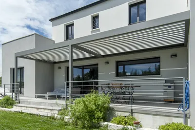 Pose de pergola bioclimatique sur Salon de Provence