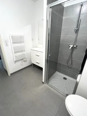 En exclusivité t2 13004 44 m2 terasse et parking 