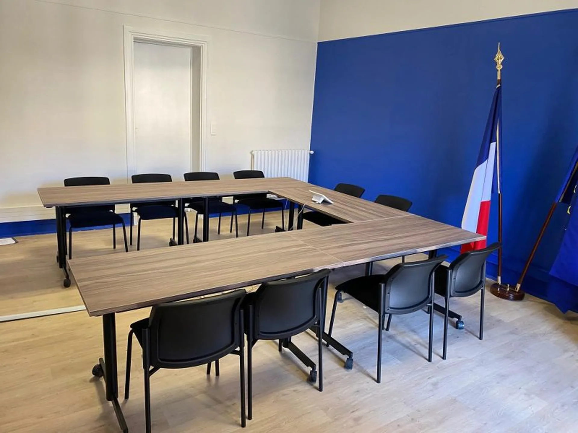 IPB Office Solutions situé sur Toulon, aménageur et fournisseur de mobilier de bureau sur toute la région PACA