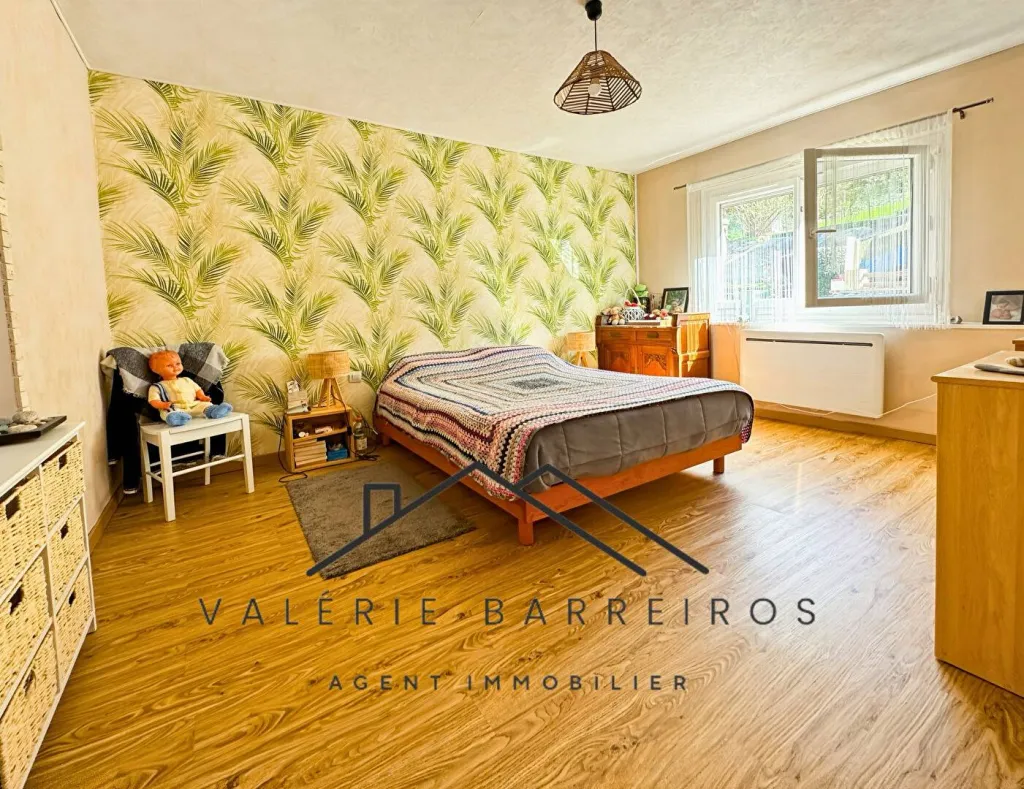 A saisir maison ancienne de 140 m² édifiée sur 964 m² de terrain sur la commune de ELBEUF