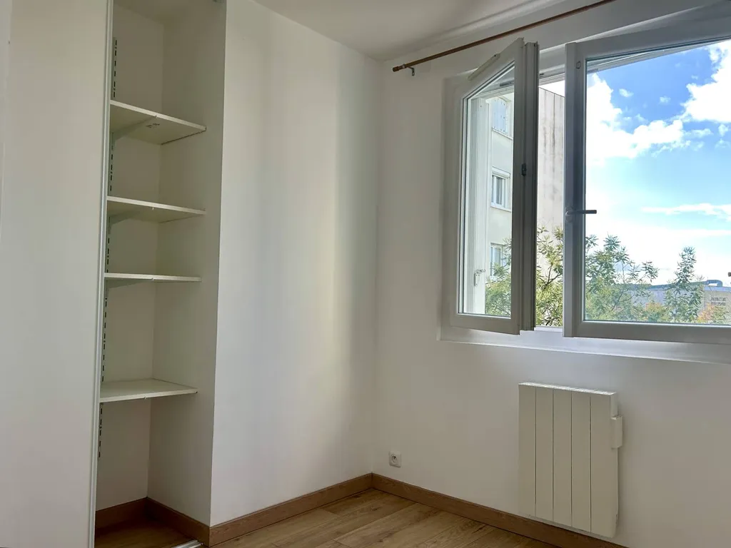 A LOUER APPARTEMENT T5 74M2 MERIGNAC CENTRE VILLE PLACE DE PARKING ET CAVE