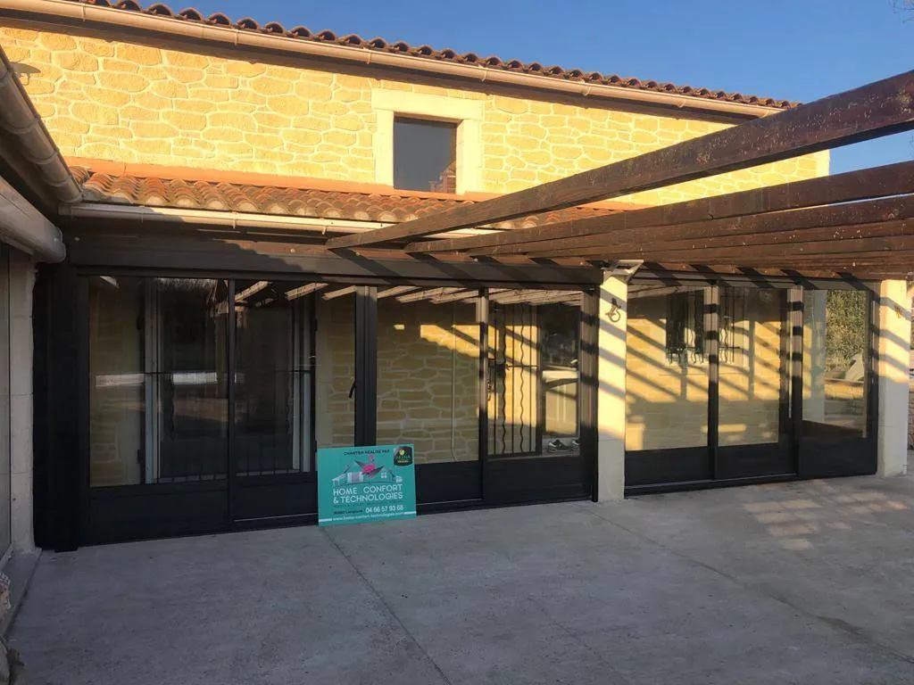 Pose fermeture de terrasse à Arles près de Nîmes
