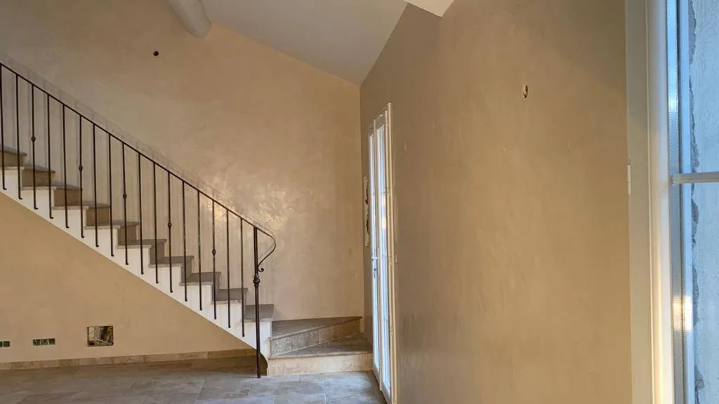 VILLA TOULON MURS EN MARMORINO TERRE DU MONDE