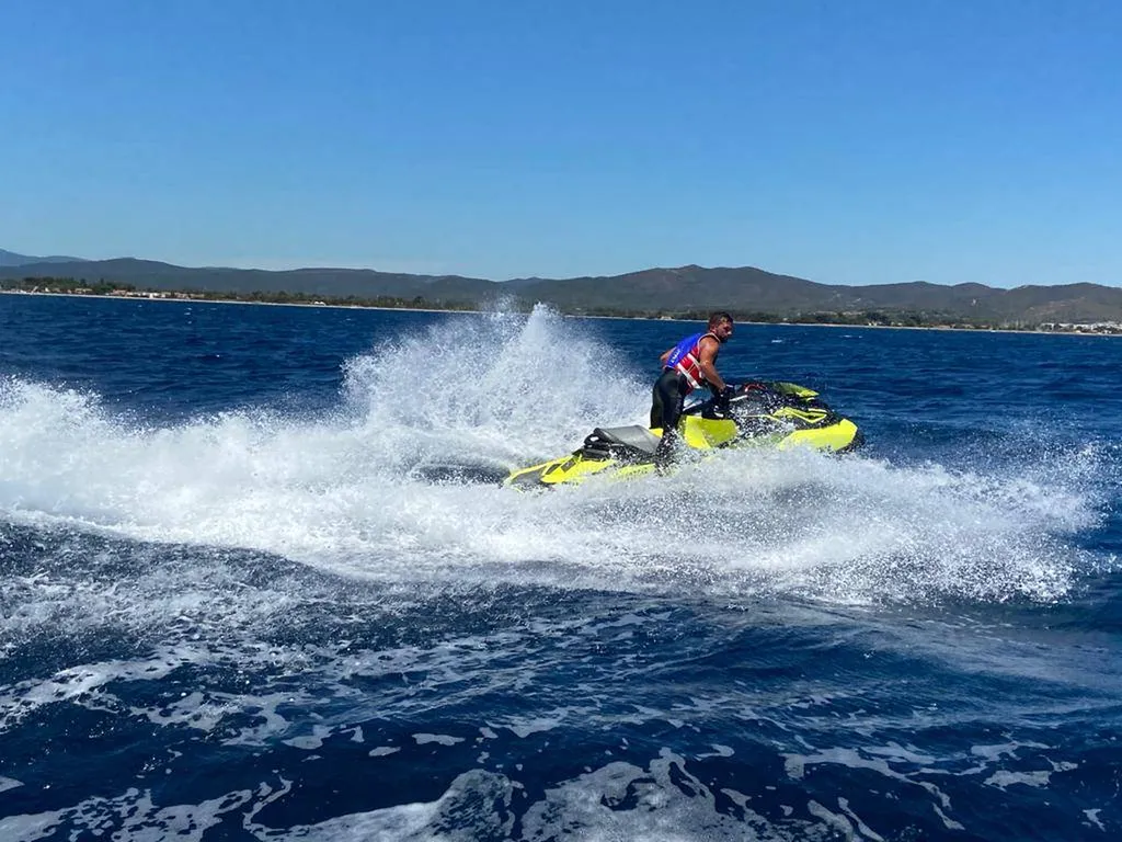 Location jet-ski SEA-DOO RXP-X 300 à Hyères