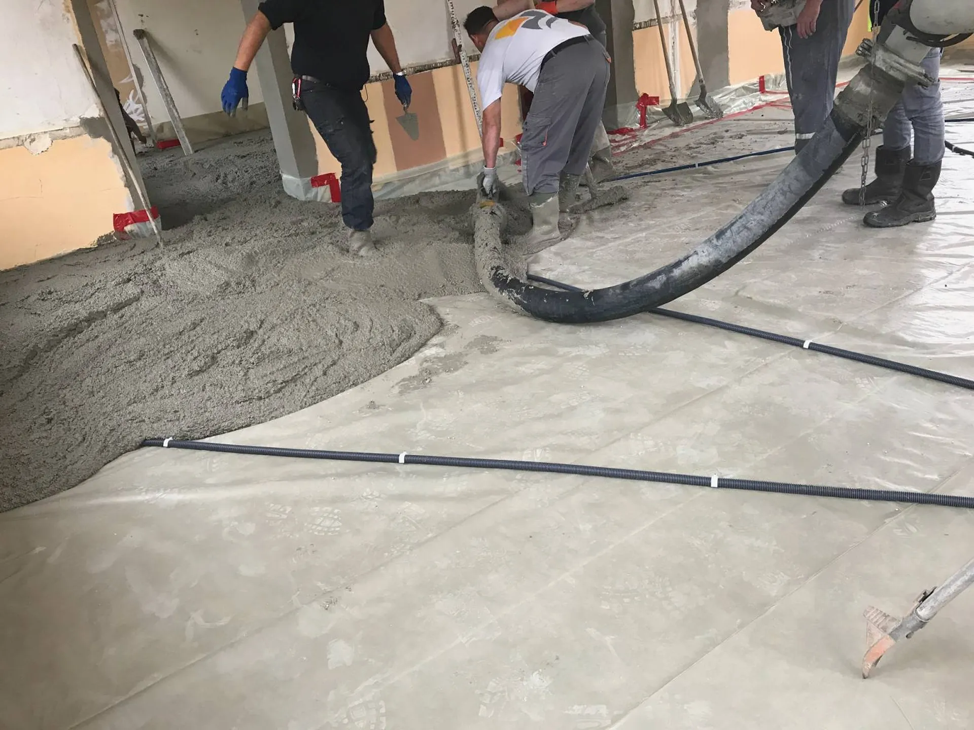 Coulage de la dalle avec la mixo pompe