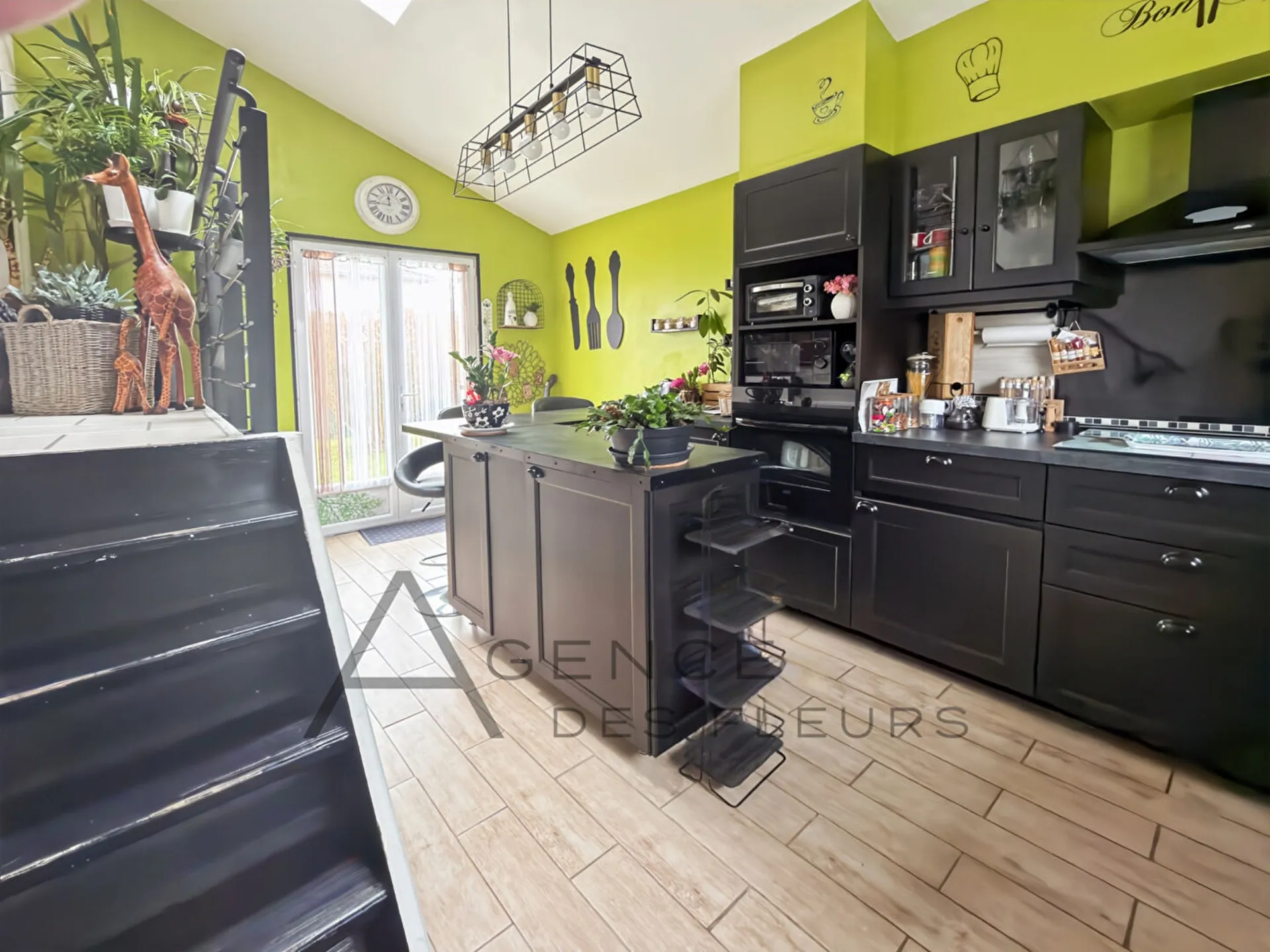 A acheter maison de 82m² édifiée sur un terrain de 573 m² sur la commune de SAINT PIERRE LES ELBEUF 76320