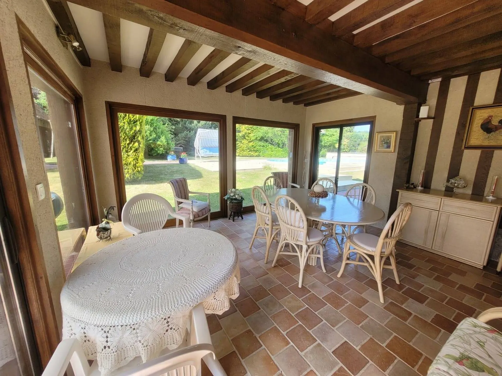 L'agence Terres et Demeure de Normandie vous propose à la vente, cette propriété Normande datant de la fin du 18 ème/début 19ème siècle avec piscine située à 10 minutes de Cormeilles dans l'Eure 27, 20 minutes de Pont-l’Évêque 14130 et 35 minutes de