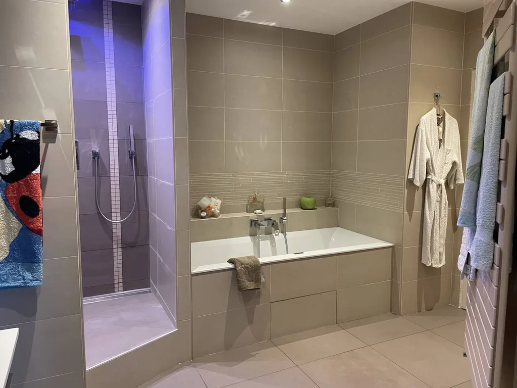 Confort d'une rénovation de salle de bains pour le confort de toute la famille à St Germain au Mont d'Or (69)