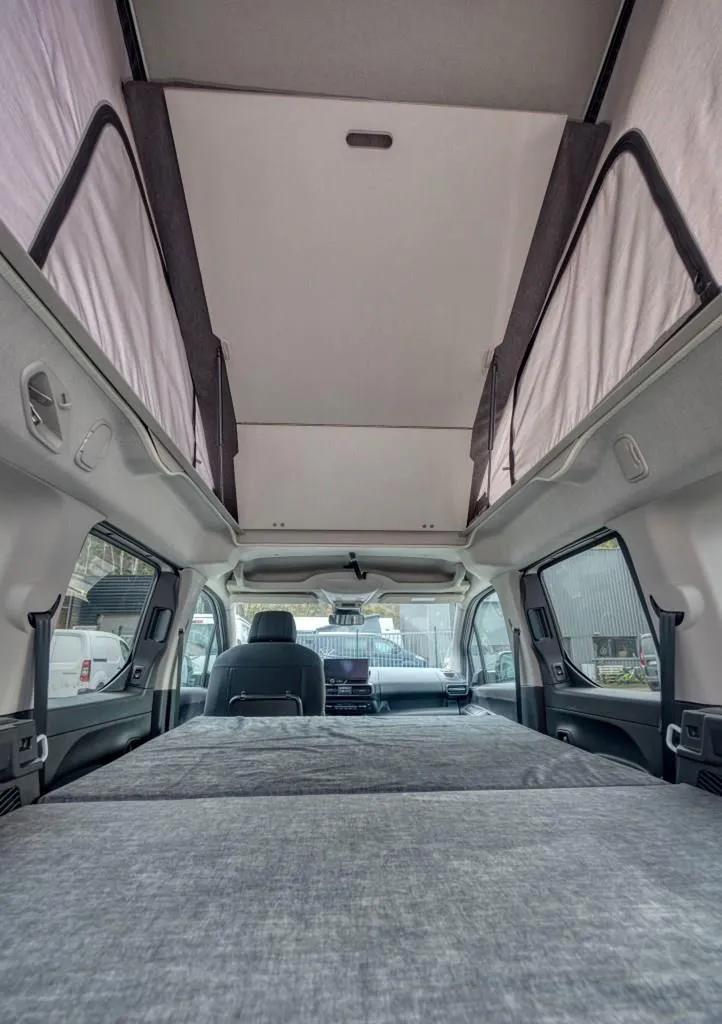 Spécialiste aménagement intérieur Berlingo et Rifter Long à Lyon : banquette-lit et kit-meuble sur-mesure dans le Rhône