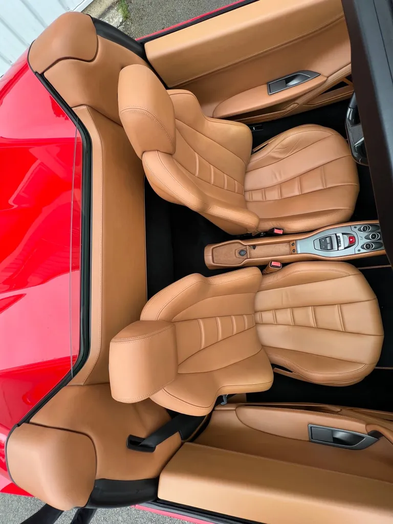 Repigmentation des cuirs de cette Ferrari 458 Spider à Le Mans (72)