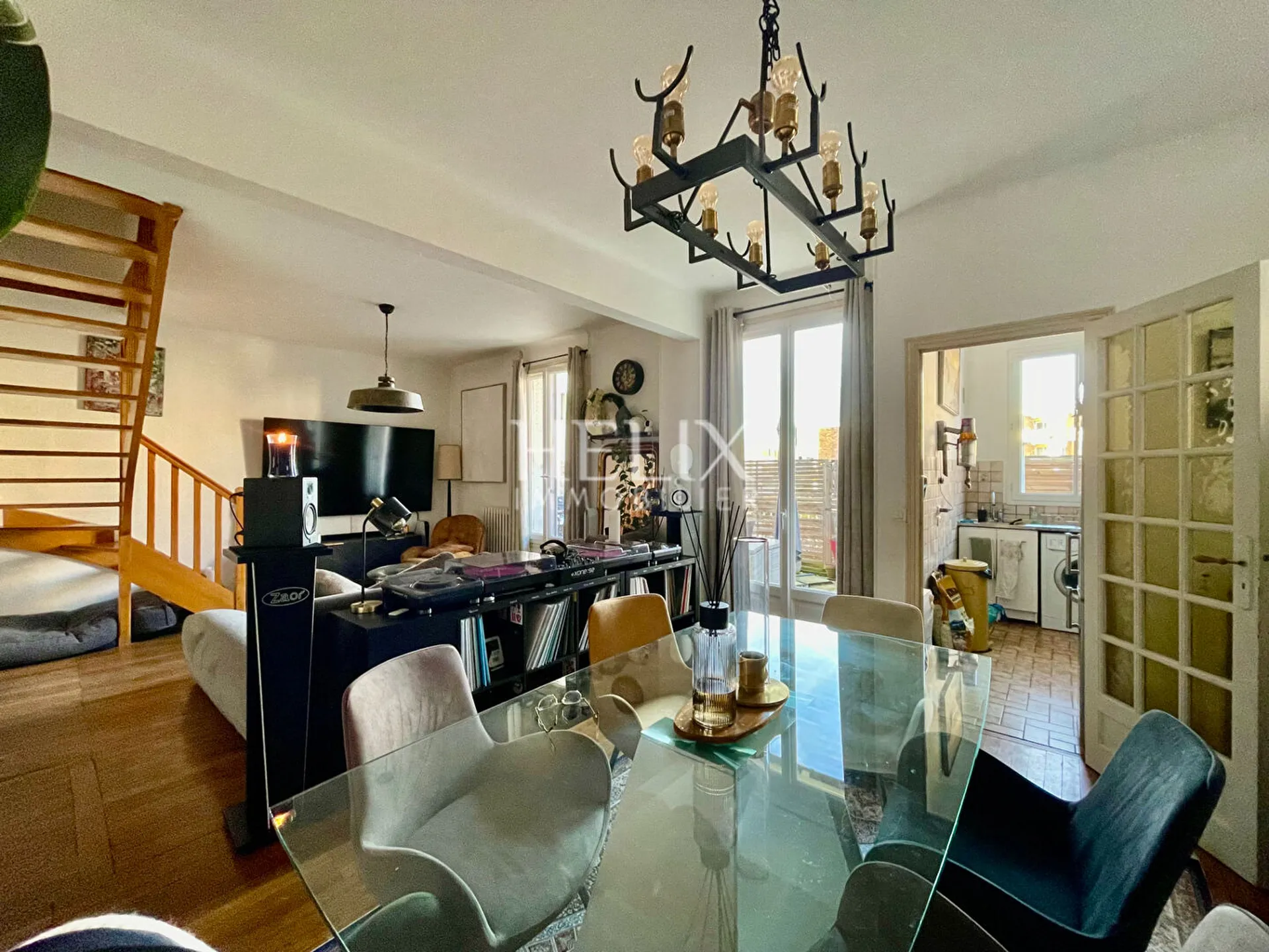 Le Vésinet Centre appartement avec une terrasse 3 chambres possible d'en faire 4.