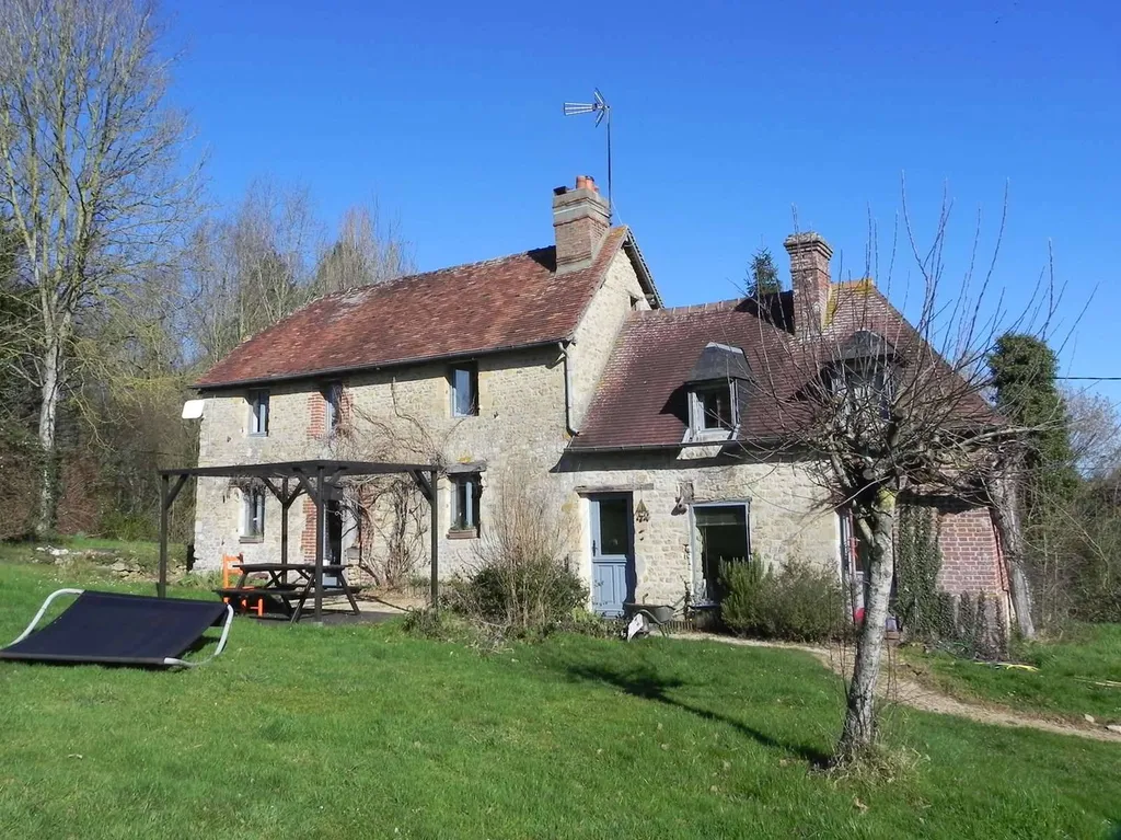 Vente d'une Propriété en pierres avec terrain de plus de 4 hectares à 5 minutes du centre de Cambremer 14340