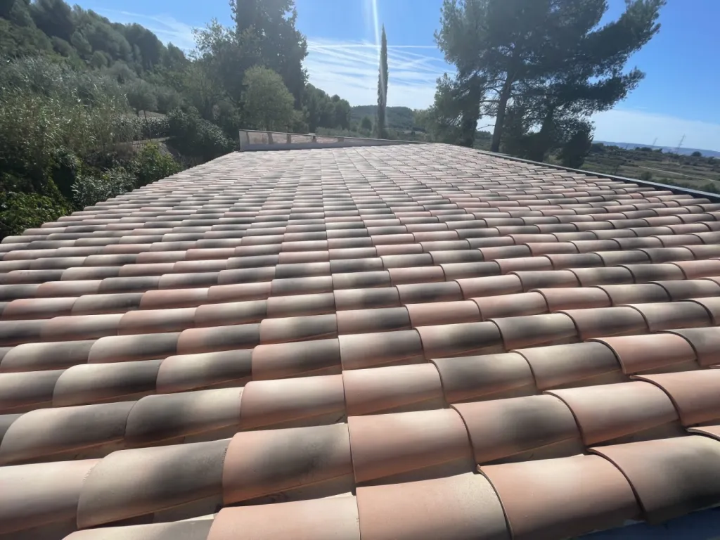 Pose de tuiles Canal Silvacane sur des Plaques sous toiture sur Martigues