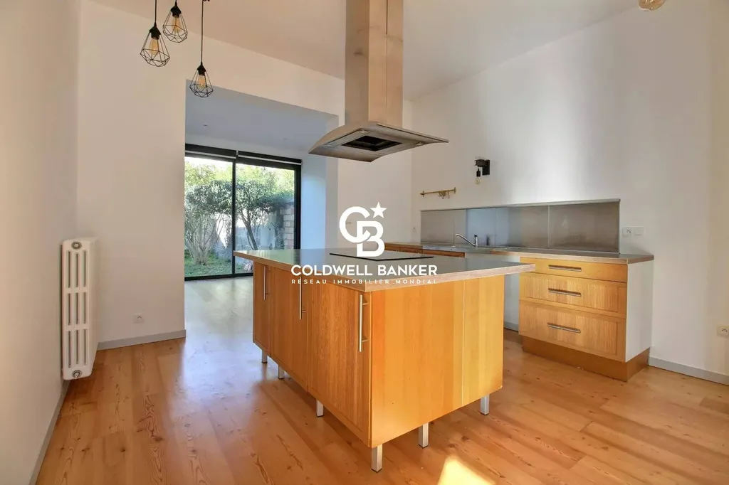 Maison à vendre à Bordeaux Caudéran – pierre rénovée avec 4 chambres, jardin et stationnement à 300 m du Parc Bordelais