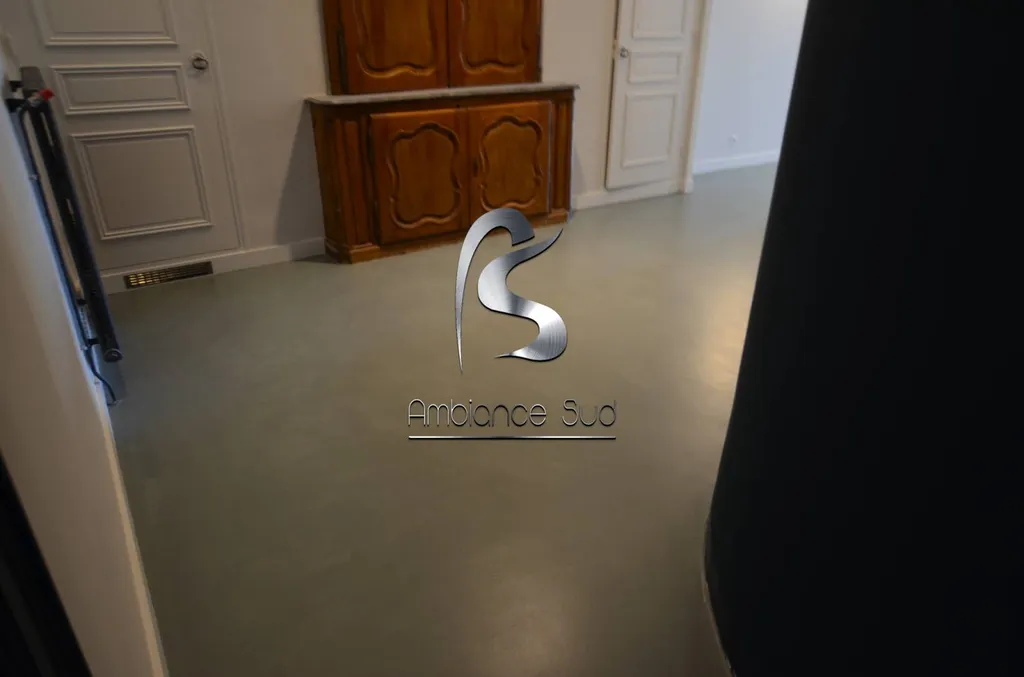 Rénovation d’un sol en carrelage avec du béton ciré taloché à Salon de Provence 13