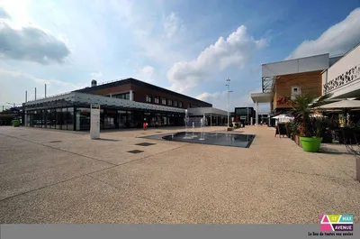 Zone commerciale à Saint Maximin (Cora, H&M, Maison du Monde, Easy Cash...)