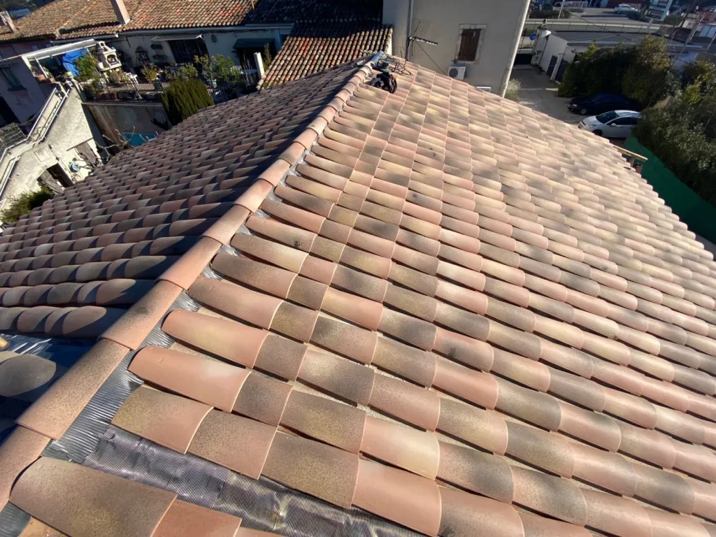 Actuellement nouveau chantier de changement de toiture près de Aix en Provence