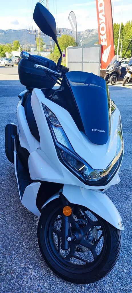 HONDA PCX 125 DU 11/2024 AVEC 1060 KM.
