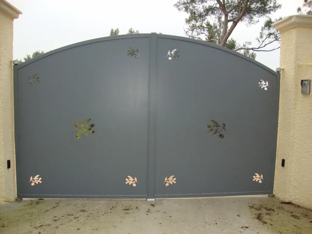 FABRICATION DE PORTAIL à la Bouilladisse ,Peypin , Auriol , Aubagne 