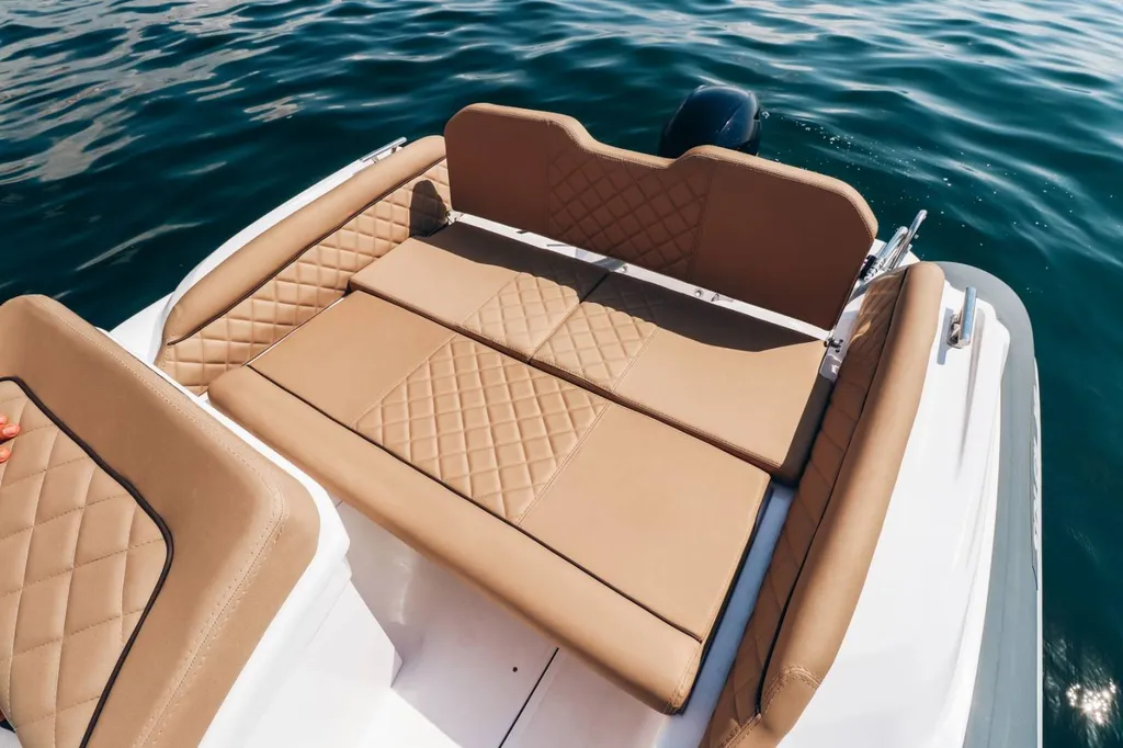 Location de bateau à moteur pneumatique à Bandol