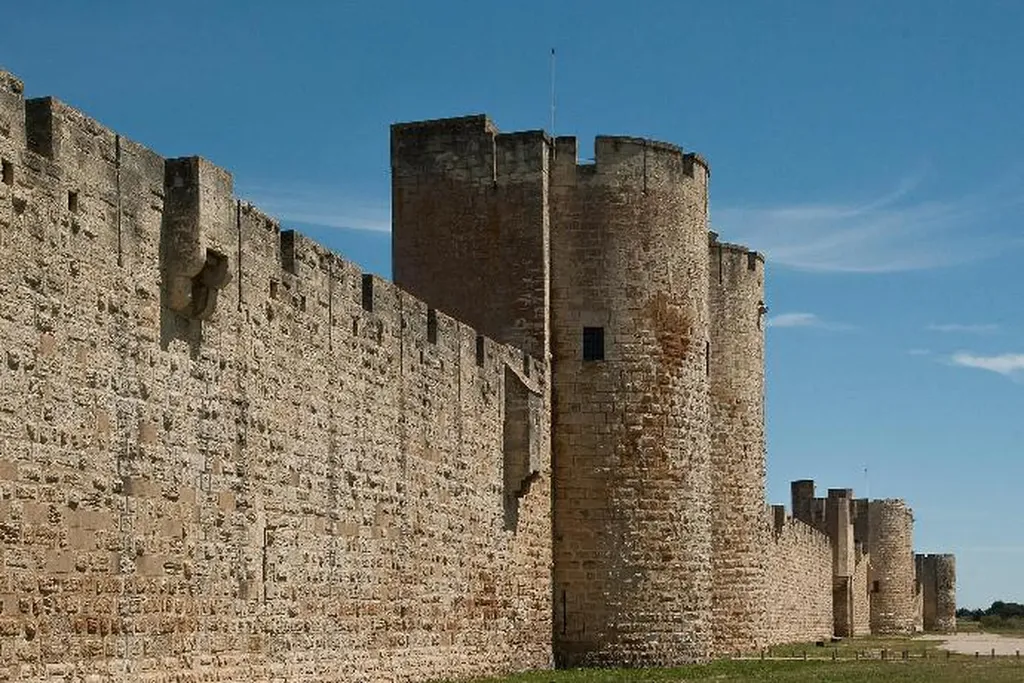 Visite des Remparts de aigues mortes en 4X4 avec Safari Camargue.