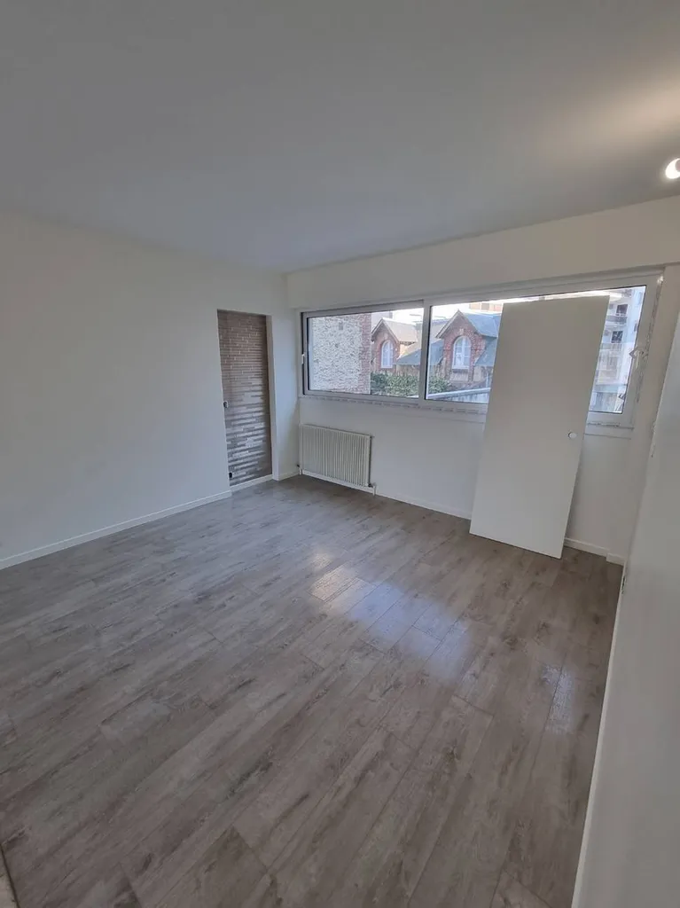 Devis pour la rénovation à neuf de la peinture d'un appartement de particuliers proche de DEAUVILLE 14