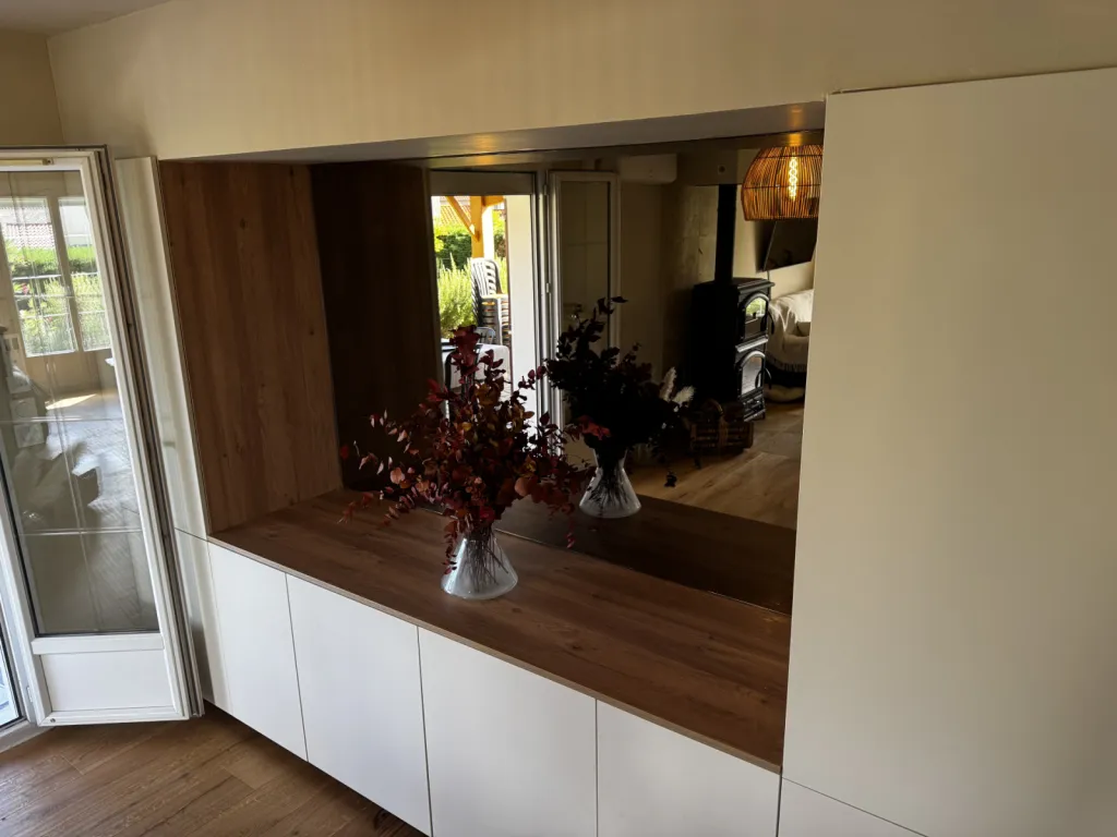 Installation d’un miroir teinté bronze posé en niche à Chassagny près de Givors