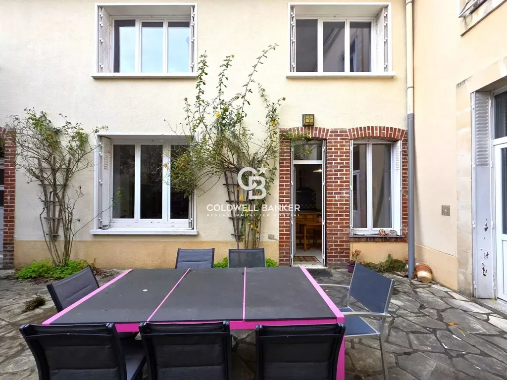 Acheter une grande maison ancienne avec cachet, jardin et plusieurs chambres au cœur du Mans