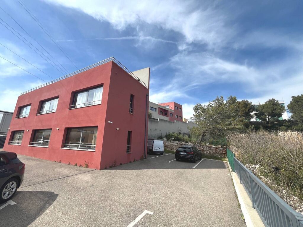 Bureaux à vendre Roquefort la Bédoule  1 000m² sur deux bâtiments