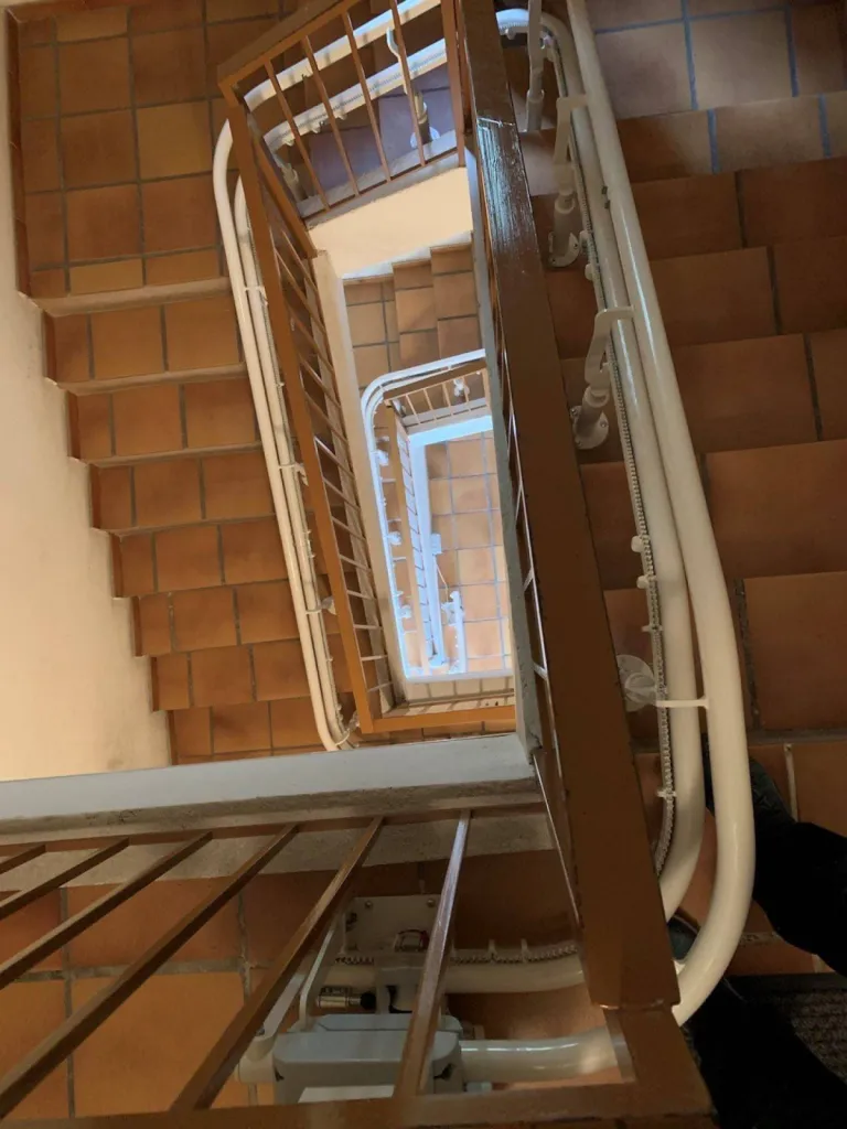 OTOLIFT TWO espace réduit mur et rail