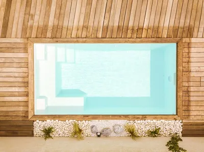 PISCINE COQUE POLYESTER DE MOINS DE 10M2 À FOND PLAT AVEC ESCALIER D'ANGLE MODÈLE WALLIS