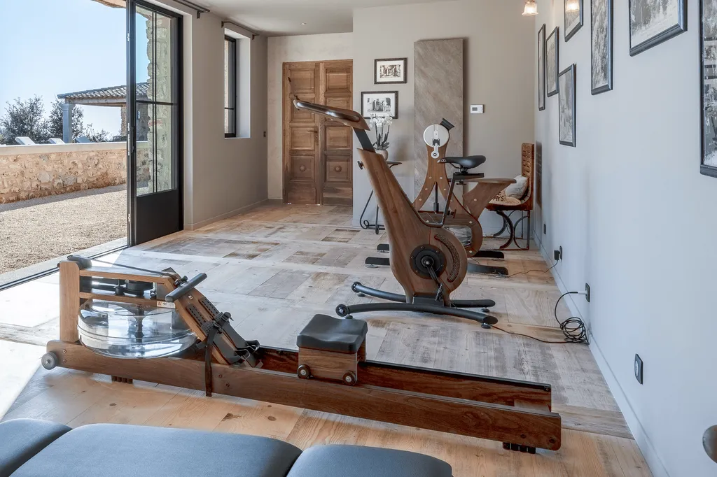 Our modern fitness room, where you can exercise with views over the lavender fields