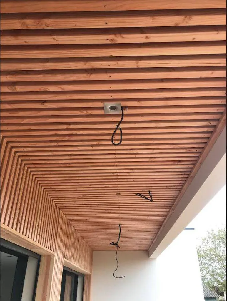 devis pour pose de bardage claire voie en pin pour un habillage mural à Saint-Orens-de-Gameville