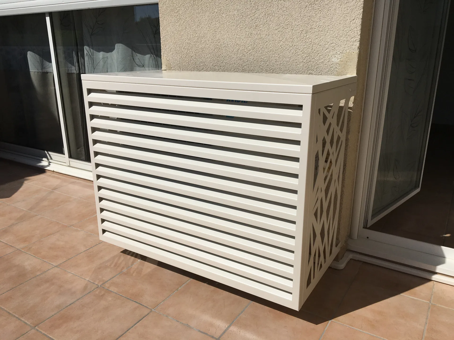 Pose cache-clim compresseur en extérieur à La Cadière et Le Beausset