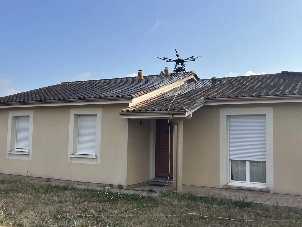 pulvérisation toiture par drone