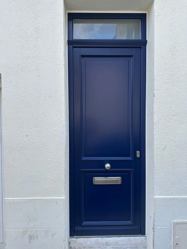 Porte d'entrée bois Eucalyptus Red Grandis certifié FSC 100% RAL 5013