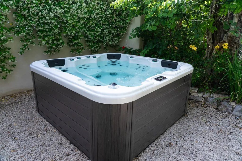 jacuzzi canadien pour l'extérieur à Aix en provence