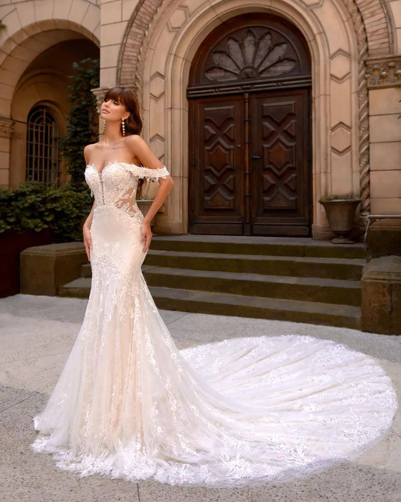 Robe nude de mariée décolleté bateau à Marseille 