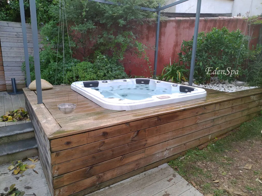 spa familial compact encastré terrasse en bois