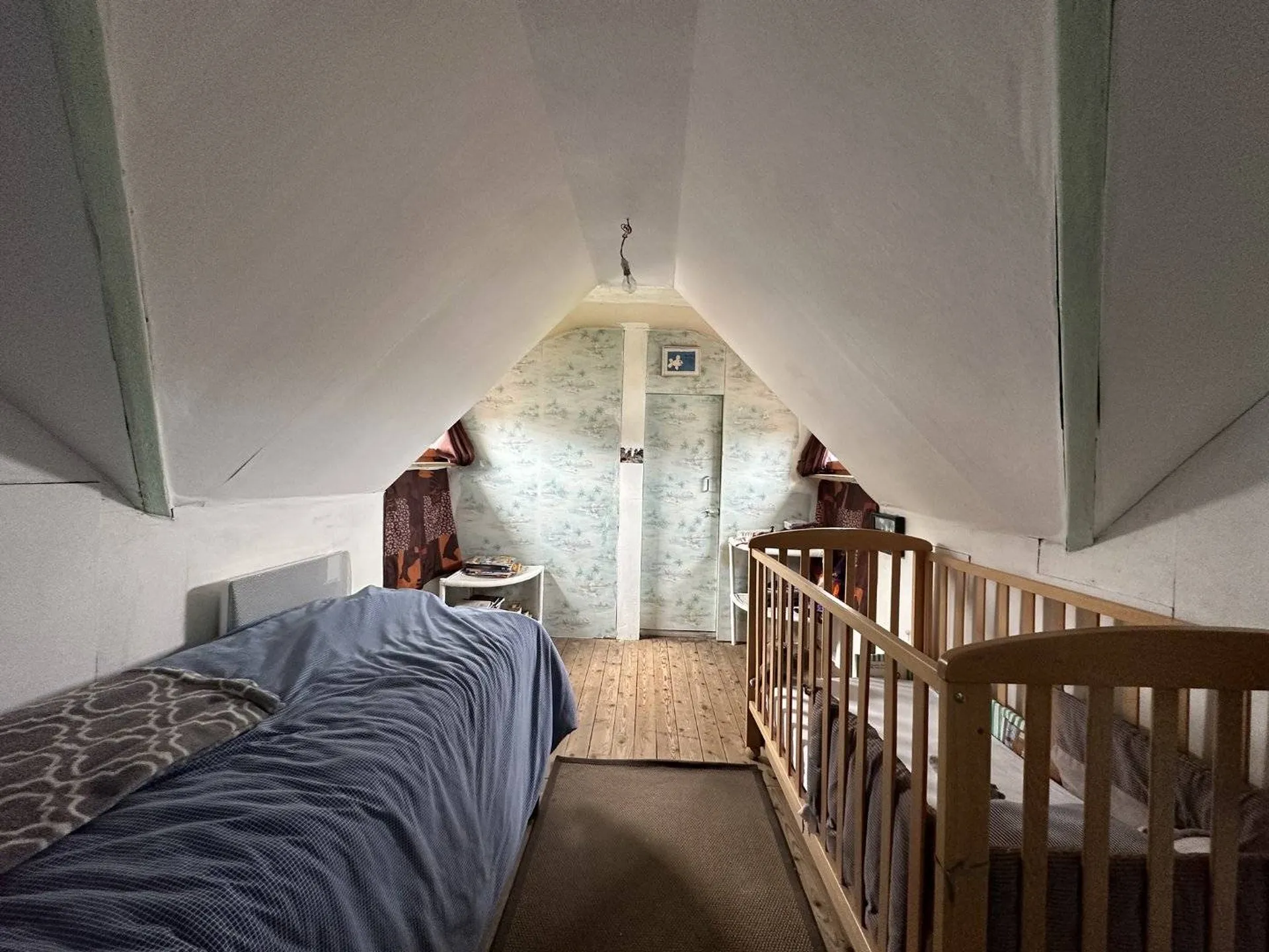 A vendre a Dieppe maison de ville avec cour.