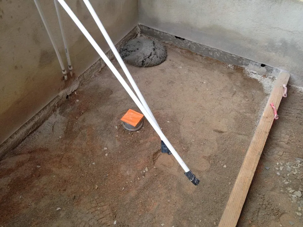 Réalisation d'un receveur de douche en béton lissé à Ventabren 13122