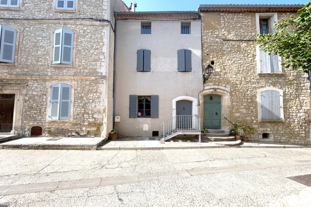 Vente - Velleron, Maison de village avec cour intérieure au coeur du centre historique