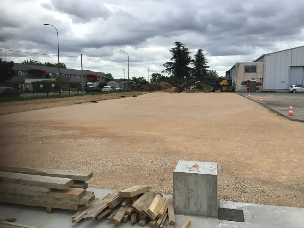 Travaux de terrassement, de plateforme, et d'application d'enrobés pour un site technique poids lourd – Mâcon (Saône-et-Loire)
