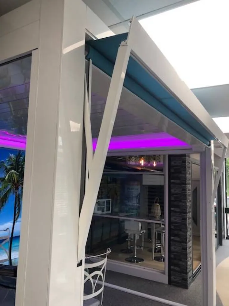 Store à projection unique pour pergola à Mandelieu