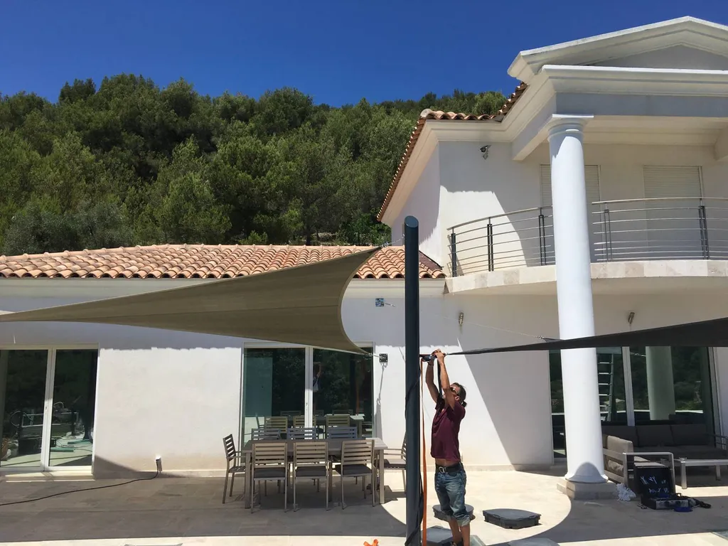 Voile d'ombrage triangle et rectangle sur mesure a Ramatuelle 