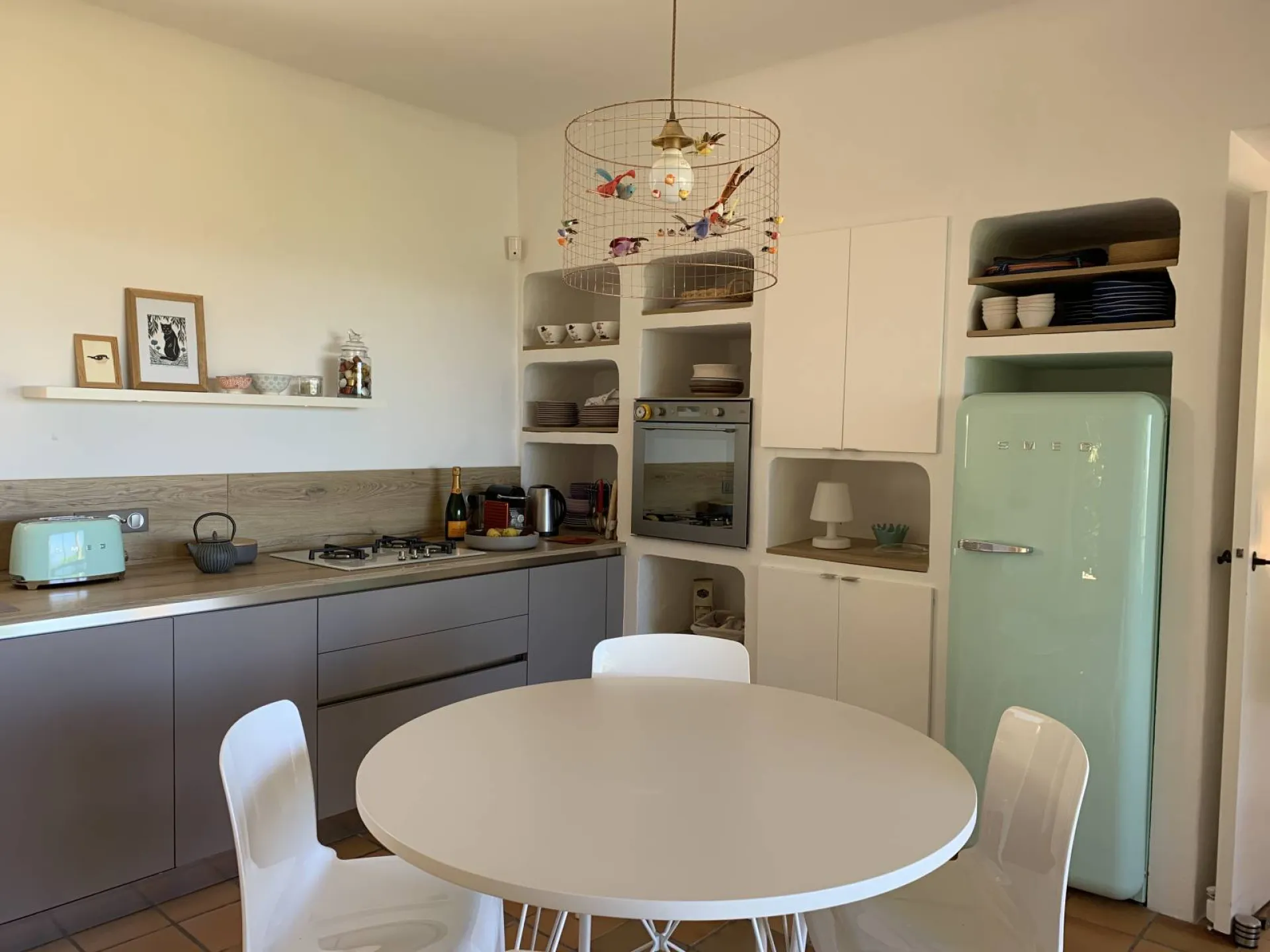 Conception & pose d'une cuisine tout en couleur avec fonctionnalités maximum à Bandol