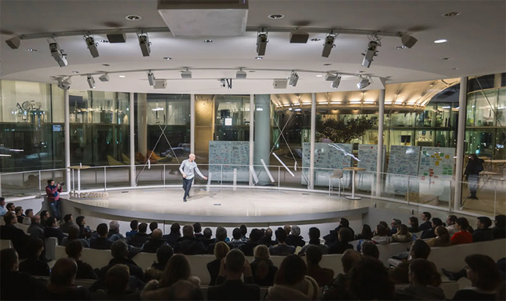 salle type amphitéâtre