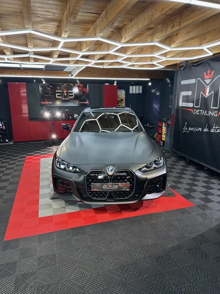 Pose de PPF « full-wrap » sur BMW i4 mate – EMB Detailing à Vaugneray, Lyon Ouest & Région