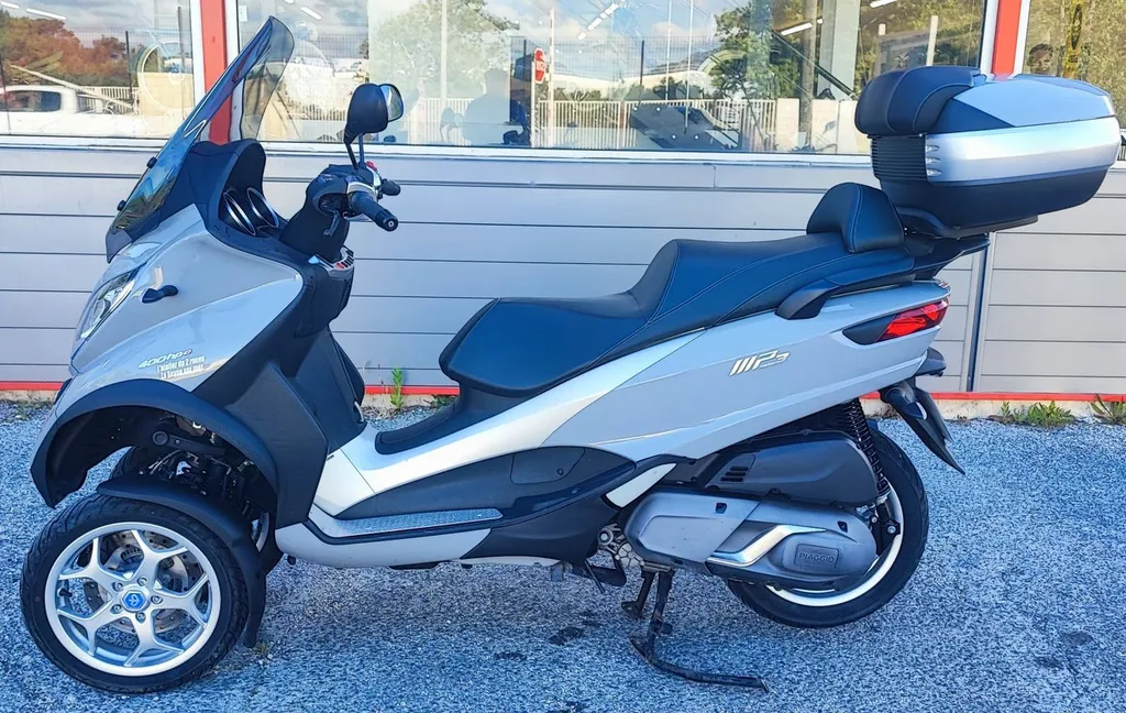 SCOOTER OCCASION PIAGGIO MP3 400 HPE SPORT du 02/2022 avec 8200 km.